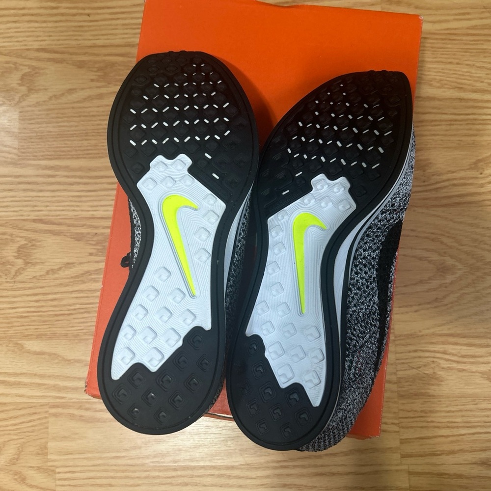 Men’s size 10.5 flyknit 1.0 OG - Oreo colour way, brand new with box. Dead-stock - Picture 5 of 9